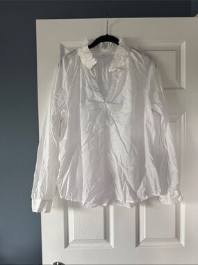 White ruffle neck white neck